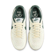 Cargar imagen en el visor de la galería, Nike Dunk Low Athletic Department Deep Jungle