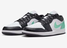 Cargar imagen en el visor de la galería, AIR JORDAN 1 LOW “GREEN GLOW”