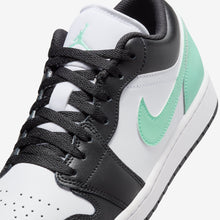 Cargar imagen en el visor de la galería, AIR JORDAN 1 LOW “GREEN GLOW”