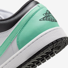 Cargar imagen en el visor de la galería, AIR JORDAN 1 LOW “GREEN GLOW”