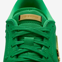 Cargar imagen en el visor de la galería, WMNS AIR JORDAN 1 LOW “LUCKY GREEN”