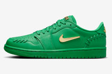 Cargar imagen en el visor de la galería, WMNS AIR JORDAN 1 LOW “LUCKY GREEN”