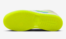 Cargar imagen en el visor de la galería, JORDAN 1 MID WITH VOLT TPU