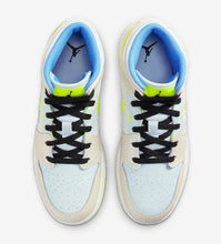 Cargar imagen en el visor de la galería, JORDAN 1 MID WITH VOLT TPU