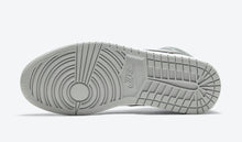 Cargar imagen en el visor de la galería, AIR JORDAN 1 MID “LIGHT SMOKE GREY”