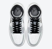 Cargar imagen en el visor de la galería, AIR JORDAN 1 MID “LIGHT SMOKE GREY”