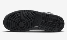 Cargar imagen en el visor de la galería, AIR JORDAN 1 MID SE “PANDA ELEPHANT”