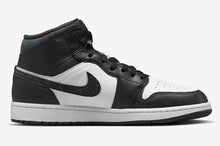 Cargar imagen en el visor de la galería, AIR JORDAN 1 MID SE “PANDA ELEPHANT”