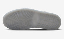 Cargar imagen en el visor de la galería, AIR JORDAN 1 MID SE “METALLIC SILVER”