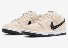 Cargar imagen en el visor de la galería, ALBINO & PRETO X NIKE SB DUNK LOW