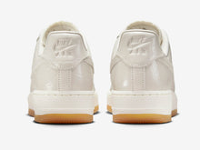 Cargar imagen en el visor de la galería, WMNS NIKE AIR FORCE 1 LOW “PHANTOM CROC”