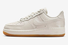 Cargar imagen en el visor de la galería, WMNS NIKE AIR FORCE 1 LOW “PHANTOM CROC”