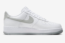 Cargar imagen en el visor de la galería, NIKE AIR FORCE 1 LOW “LIGHT SMOKE GREY”