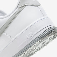 Cargar imagen en el visor de la galería, NIKE AIR FORCE 1 LOW “LIGHT SMOKE GREY”