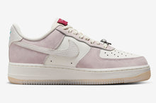 Cargar imagen en el visor de la galería, NIKE AIR FORCE 1 LOW “YEAR OF THE DRAGON”