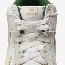 Cargar imagen en el visor de la galería, Nike Dunk High “Gold Mountain”