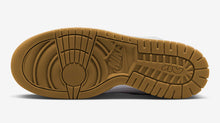 Cargar imagen en el visor de la galería, NIKE DUNK LOW REMASTERED “WHITE GUM”
