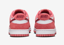 Cargar imagen en el visor de la galería, WMNS NIKE DUNK LOW “VALENTINE’S DAY”