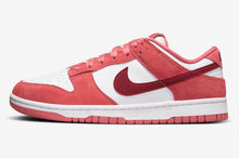 Cargar imagen en el visor de la galería, WMNS NIKE DUNK LOW “VALENTINE’S DAY”