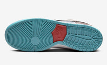 Cargar imagen en el visor de la galería, NIKE SB DUNK LOW “BIG MONEY SAVINGS”