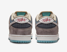 Cargar imagen en el visor de la galería, NIKE SB DUNK LOW “BIG MONEY SAVINGS”