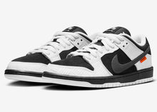 Cargar imagen en el visor de la galería, TIGHTBOOTH X NIKE SB DUNK LOW