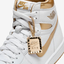 Cargar imagen en el visor de la galería, WMNS AIR JORDAN 1 HIGH OG “METALLIC GOLD”