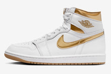 Cargar imagen en el visor de la galería, WMNS AIR JORDAN 1 HIGH OG “METALLIC GOLD”