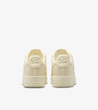 Cargar imagen en el visor de la galería, Nike Air Force 1 Low Fresh “Coconut Milk“