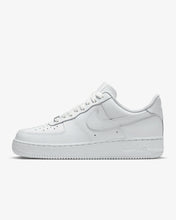Cargar imagen en el visor de la galería, WMNS Nike Air Force 1 '07