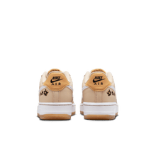 Cargar imagen en el visor de la galería, Nike Air Force 1 SE