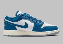 Cargar imagen en el visor de la galería, Air Jordan 1 Low SE GS 'Industrial Blue'