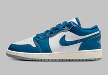 Cargar imagen en el visor de la galería, Air Jordan 1 Low SE GS 'Industrial Blue'