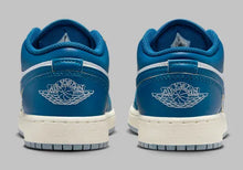 Cargar imagen en el visor de la galería, Air Jordan 1 Low SE GS 'Industrial Blue'