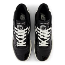 Cargar imagen en el visor de la galería, NEW BALANCE 550