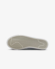 Cargar imagen en el visor de la galería, Nike Blazer Mid '77 GS