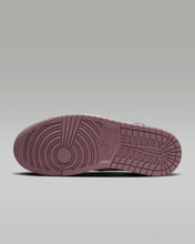 Cargar imagen en el visor de la galería, AIR JORDAN 1 HIGH OG “MAUVE”