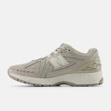 Cargar imagen en el visor de la galería, NEW BALANCE 1906R Grey Days