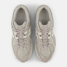 Cargar imagen en el visor de la galería, NEW BALANCE 1906R Grey Days
