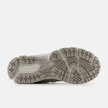 Cargar imagen en el visor de la galería, NEW BALANCE 1906R Grey Days