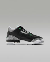 Cargar imagen en el visor de la galería, Air Jordan 3 Retro "Green Glow" GS