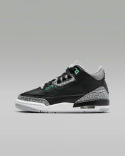 Cargar imagen en el visor de la galería, Air Jordan 3 Retro "Green Glow" GS