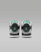 Cargar imagen en el visor de la galería, Air Jordan 3 Retro "Green Glow" GS