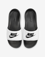 Cargar imagen en el visor de la galería, Nike Victori One