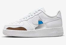 Cargar imagen en el visor de la galería, WMNS AIR FORCE 1 '07 LX "CUTS OPEN"