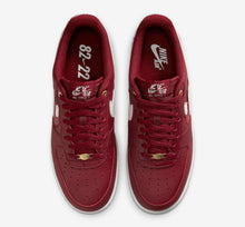Cargar imagen en el visor de la galería, Nike Air Force 1 Low “Join Forces” Team Red