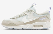 Cargar imagen en el visor de la galería, Nike Air Max 90 Futura "Summit White"
