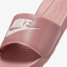 Cargar imagen en el visor de la galería, W NIKE VICTORI ONE &#39;&#39; CANYON PINK &#39;&#39;
