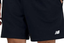 Cargar imagen en el visor de la galería, Short deportivo New Balance Sport Essentials

