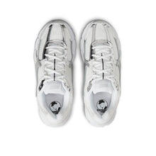 Cargar imagen en el visor de la galería, WMNS NIKE VOMERO 5  &#39;&#39; CHROME TOE &#39;&#39;
